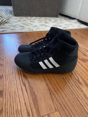 Boys size 13 wrestling shoes